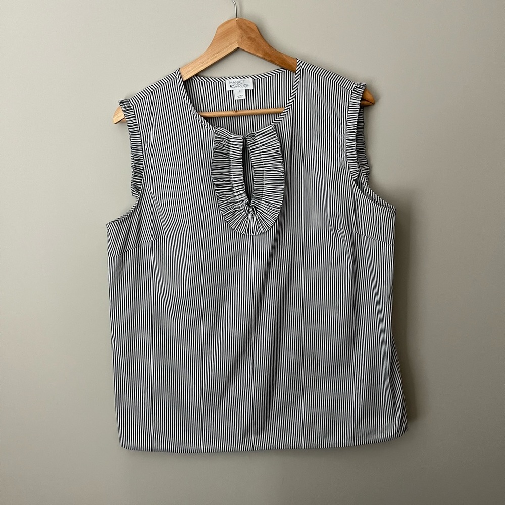 Stitch Fix Market & Spruce Madissen Pleat Detail sleeveless top large
